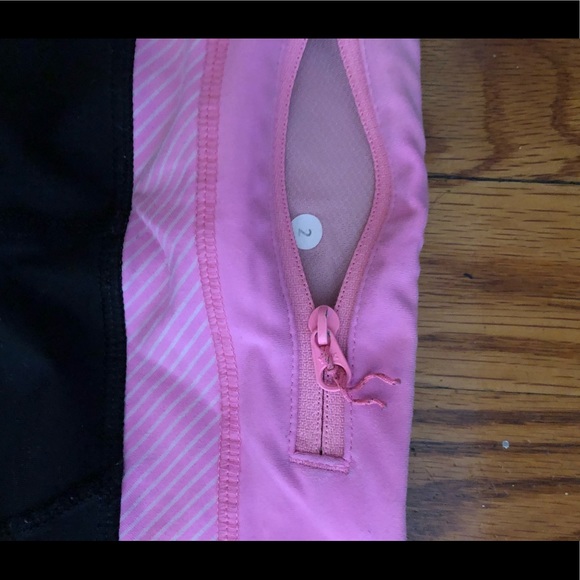 Lululemon black leggings with pink detailing - Picture 3 of 4